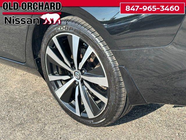 Photo of 2020 Super Black Clearcoat Nissan Altima