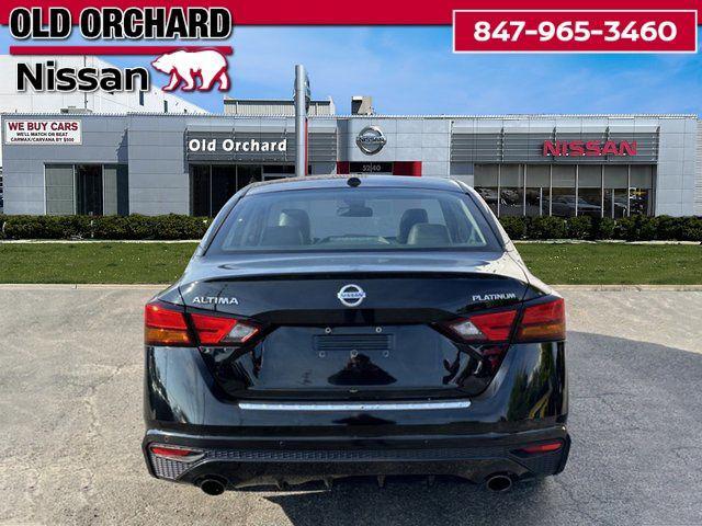 Photo of 2020 Super Black Clearcoat Nissan Altima