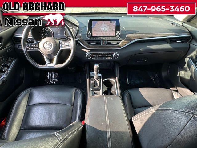 Photo of 2020 Super Black Clearcoat Nissan Altima