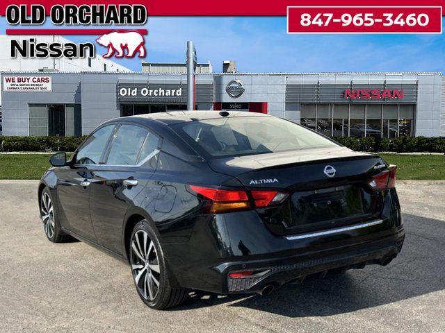 Photo of 2020 Super Black Clearcoat Nissan Altima