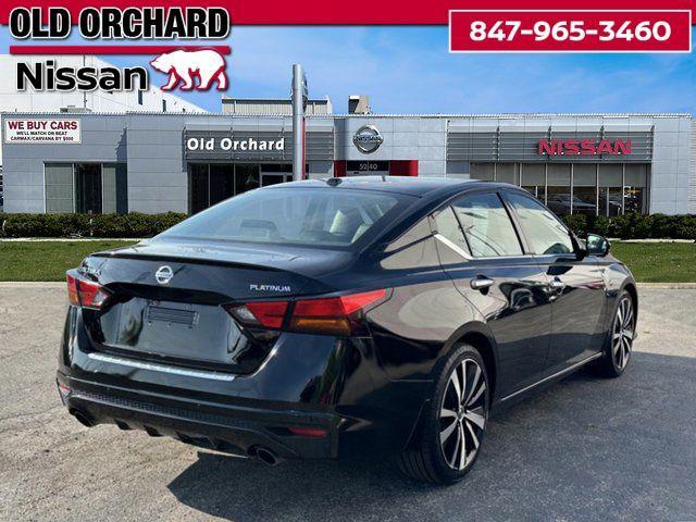 Photo of 2020 Super Black Clearcoat Nissan Altima