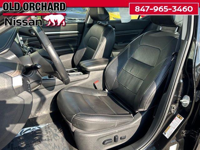 Photo of 2020 Super Black Clearcoat Nissan Altima