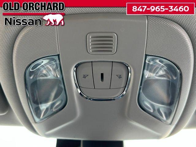 Photo of 2022 Bright White Clearcoat Jeep Compass