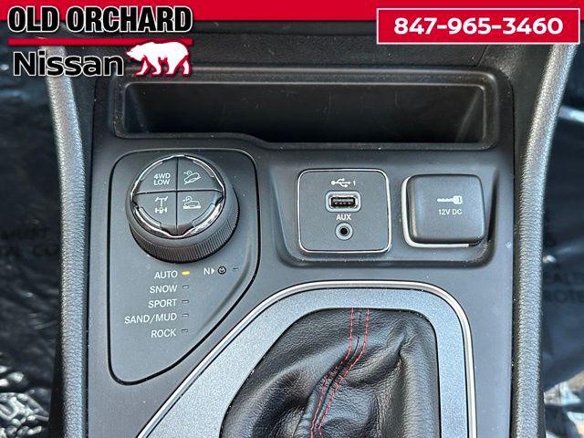 Photo of 2022 Diamond Black Crystal Pearlcoat Jeep Cherokee
