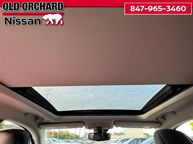 Photo of 2022 Diamond Black Crystal Pearlcoat Jeep Cherokee