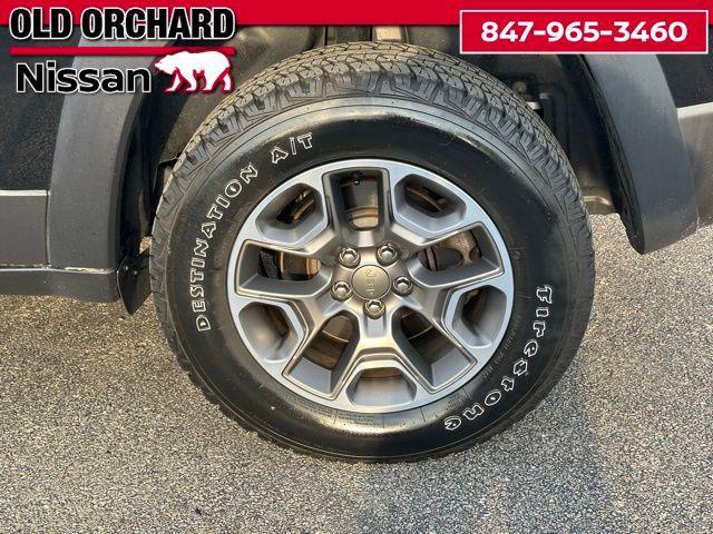 Photo of 2022 Diamond Black Crystal Pearlcoat Jeep Cherokee