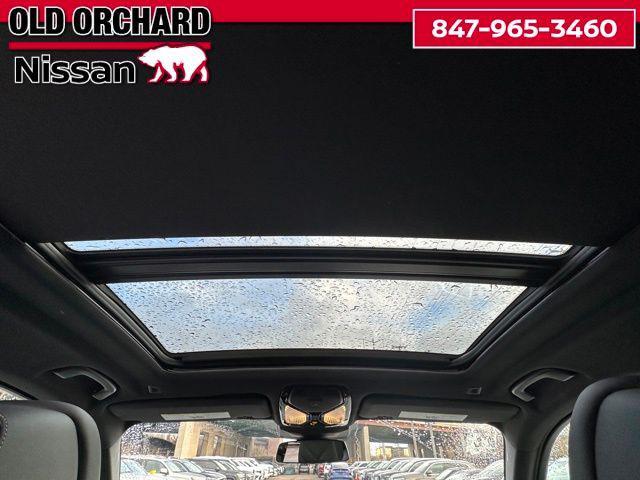 Photo of 2024 Mineral White Metallic BMW X5