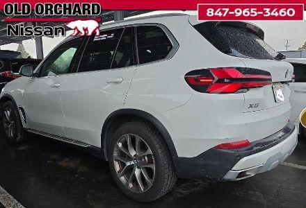 Photo of 2024 Mineral White Metallic BMW X5