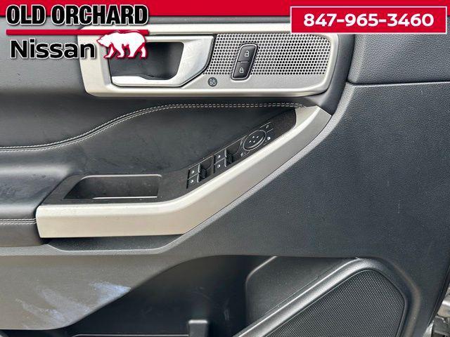 Photo of 2023 Iconic Silver Metallic Ford Explorer