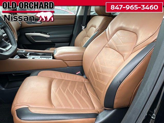 Photo of 2024 Super Black Nissan Pathfinder