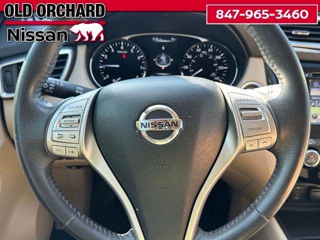 Photo of 2016 Pearl White Nissan Rogue
