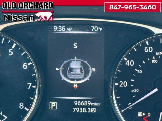 Photo of 2016 Pearl White Nissan Rogue
