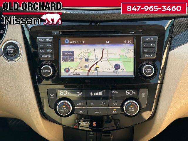 Photo of 2016 Pearl White Nissan Rogue