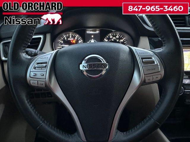 Photo of 2016 Pearl White Nissan Rogue