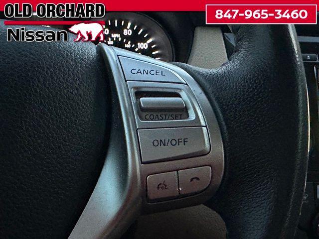 Photo of 2016 Pearl White Nissan Rogue