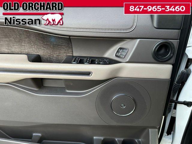 Photo of 2021 Star White Metallic Tri-Coat Ford Expedition