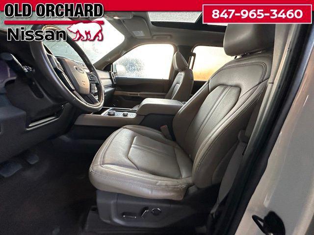 Photo of 2021 Star White Metallic Tri-Coat Ford Expedition
