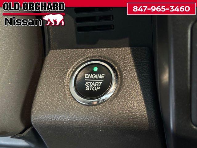 Photo of 2021 Star White Metallic Tri-Coat Ford Expedition