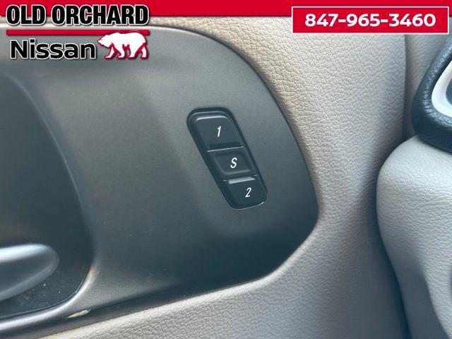 Photo of 2021 Granite Crystal Metallic Clearcoat Chrysler Pacifica
