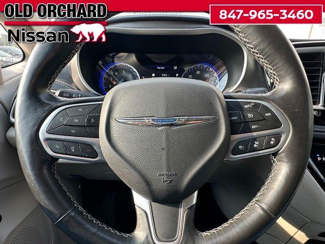 Photo of 2021 Granite Crystal Metallic Clearcoat Chrysler Pacifica