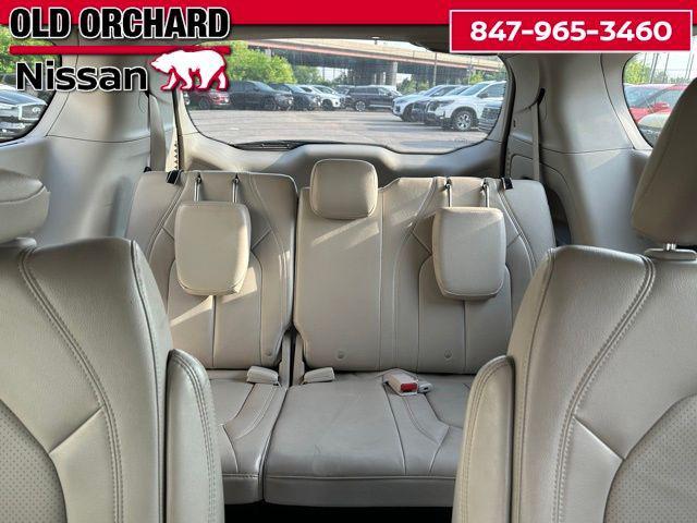 Photo of 2021 Granite Crystal Metallic Clearcoat Chrysler Pacifica