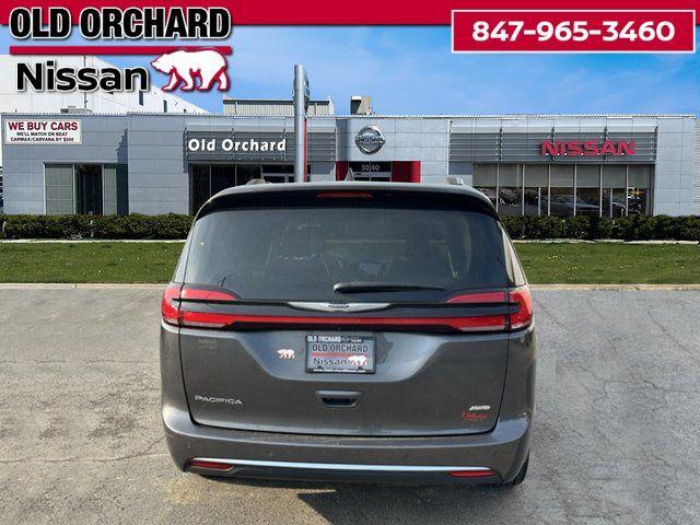 Photo of 2021 Granite Crystal Metallic Clearcoat Chrysler Pacifica