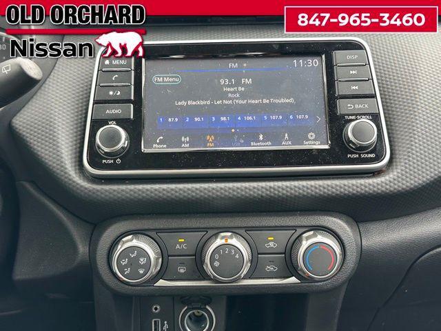 Photo of 2024 Super Black Nissan Kicks