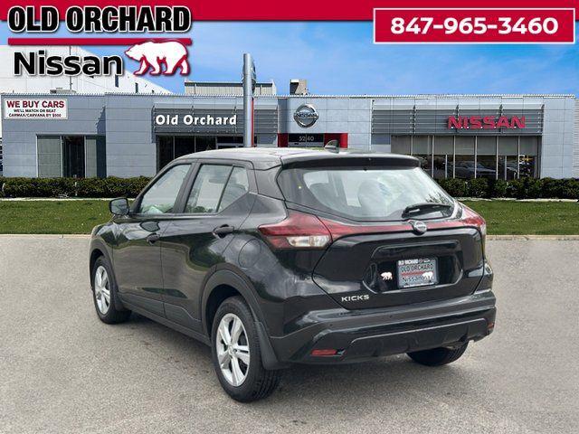 Photo of 2024 Super Black Nissan Kicks