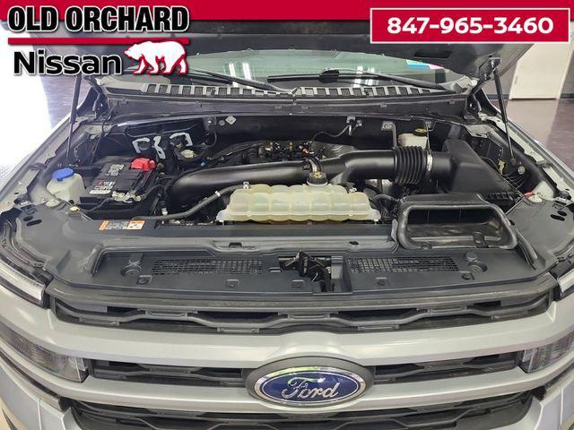 Photo of 2022 Iconic Silver Metallic Ford Expedition