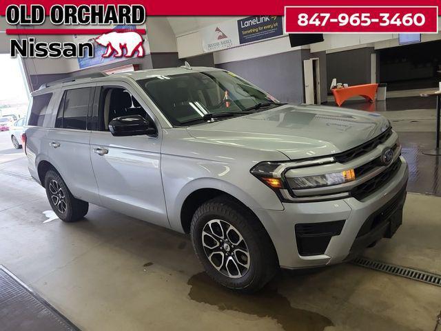 Photo of 2022 Iconic Silver Metallic Ford Expedition