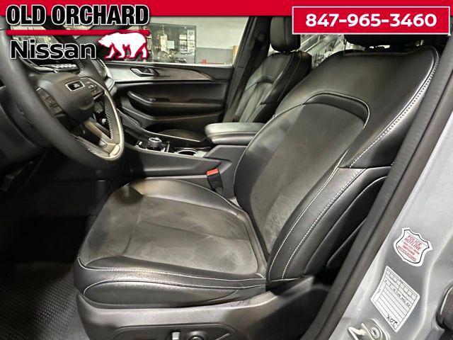 Photo of 2024 Silver Zynith Jeep Grand Cherokee L