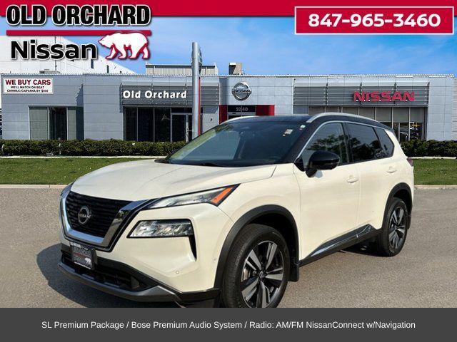 Photo of 2023 Pearl White Tricoat/Super Black Nissan Rogue