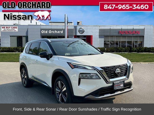Photo of 2023 Pearl White Tricoat/Super Black Nissan Rogue
