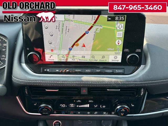 Photo of 2023 Pearl White Tricoat/Super Black Nissan Rogue