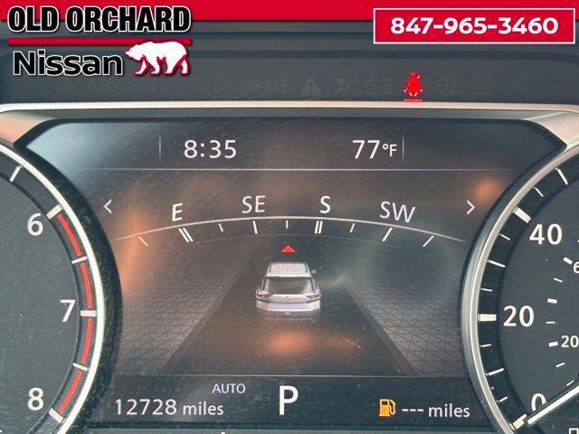 Photo of 2023 Pearl White Tricoat/Super Black Nissan Rogue