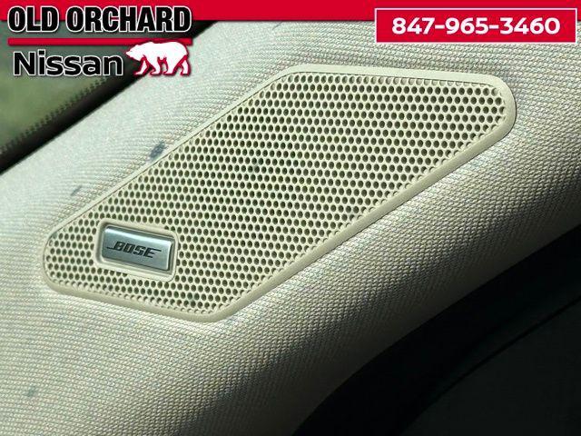 Photo of 2023 Pearl White Tricoat/Super Black Nissan Rogue