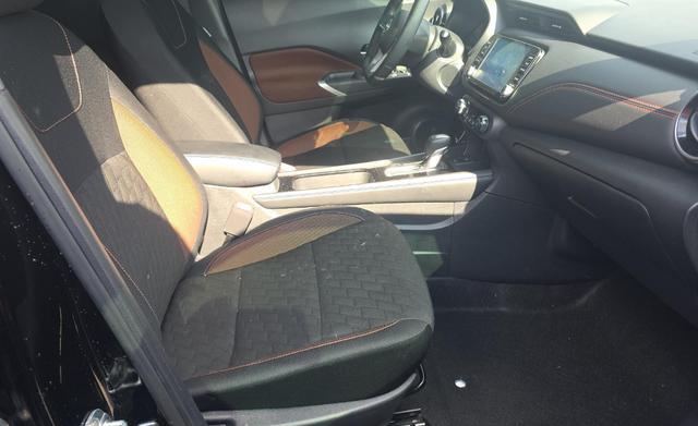 Photo of 2024 Super Black Nissan Kicks