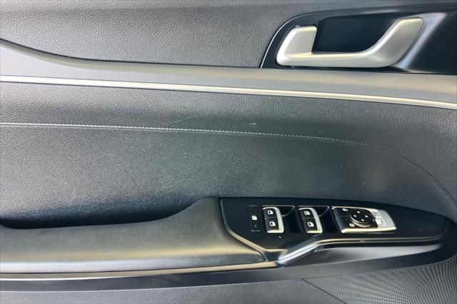 Photo of 2023 Glacial White Pearl Kia K5