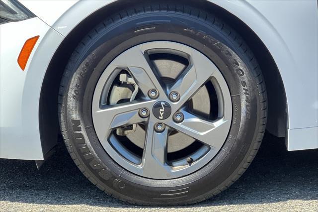Photo of 2023 Glacial White Pearl Kia K5