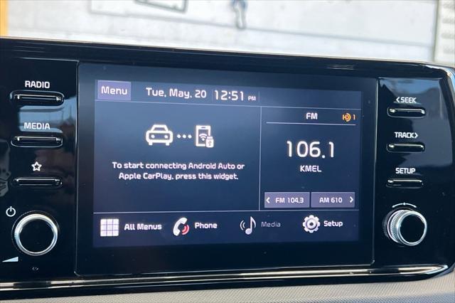 Photo of 2023 Glacial White Pearl Kia K5