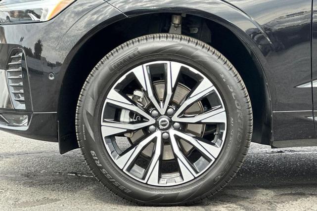 Photo of 2025 Onyx Black Volvo XC60
