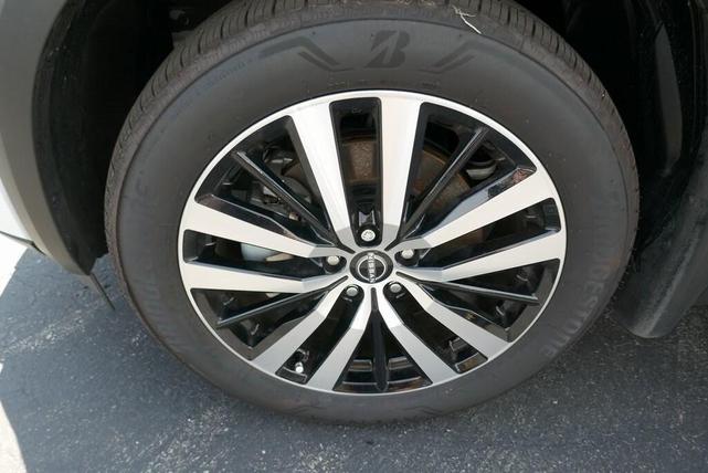 Photo of 2025 Everest White P Nissan Pathfinder