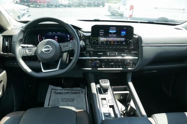 Photo of 2025 Everest White P Nissan Pathfinder