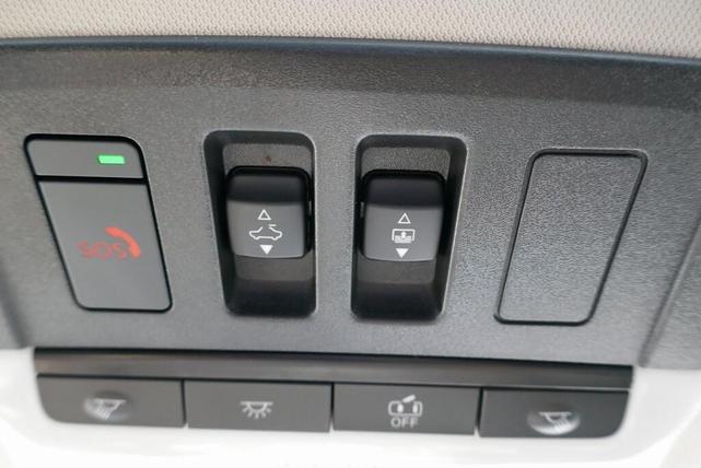 Photo of 2025 Everest White P Nissan Pathfinder
