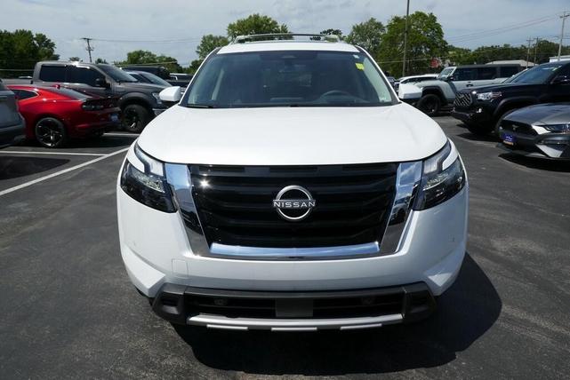 Photo of 2025 Everest White P Nissan Pathfinder