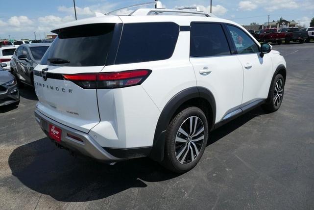Photo of 2025 Everest White P Nissan Pathfinder