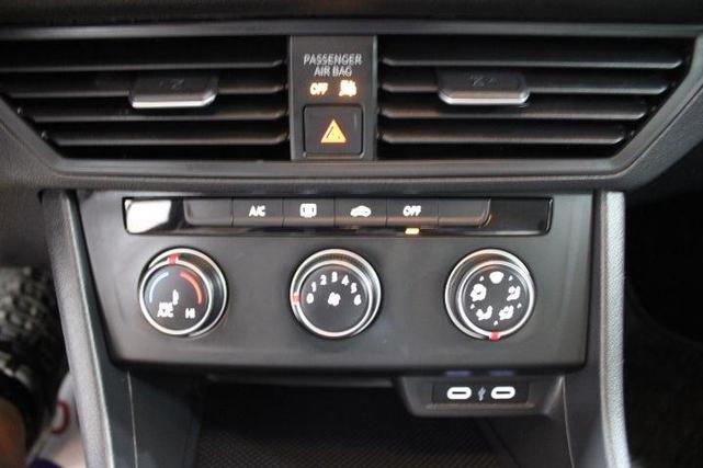 Photo of 2022 Rising Blue Metallic Volkswagen Jetta
