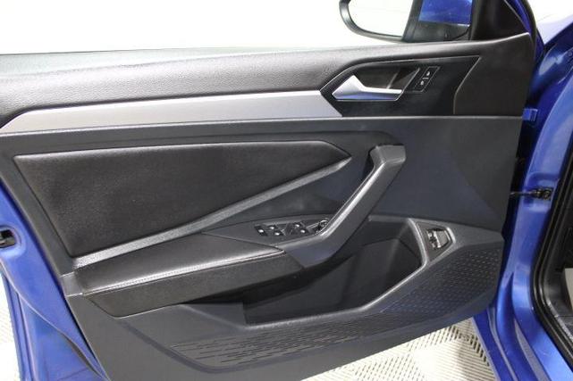 Photo of 2022 Rising Blue Metallic Volkswagen Jetta