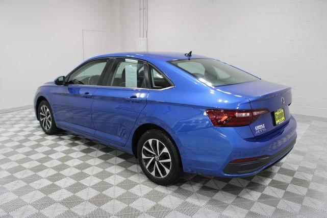 Photo of 2022 Rising Blue Metallic Volkswagen Jetta