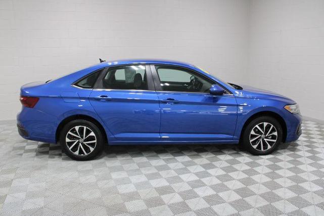 Photo of 2022 Rising Blue Metallic Volkswagen Jetta